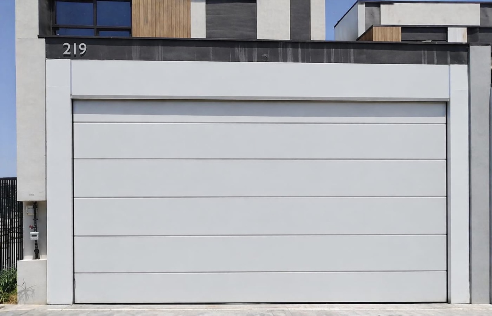White sectional garage door at Modern Dubai villa
